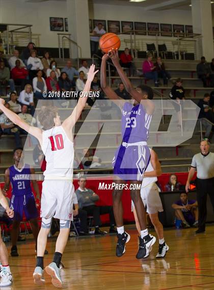 Thumbnail 2 in Paschal @ Marcus photogallery.
