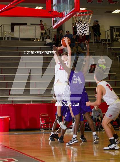 Thumbnail 2 in Paschal @ Marcus photogallery.