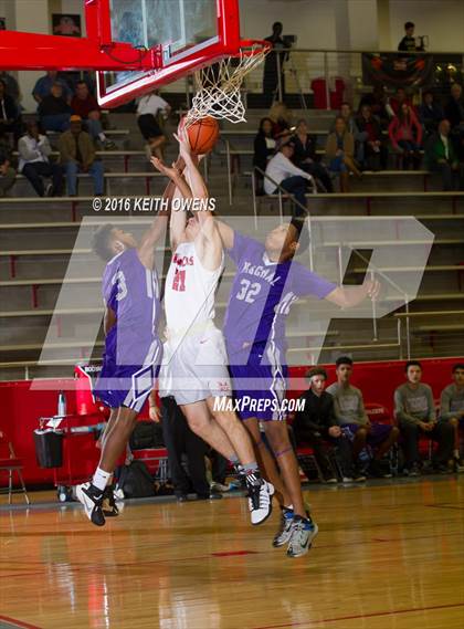 Thumbnail 2 in Paschal @ Marcus photogallery.