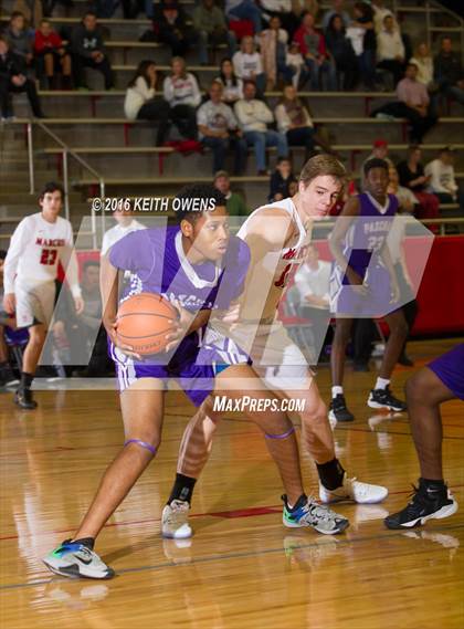 Thumbnail 1 in Paschal @ Marcus photogallery.
