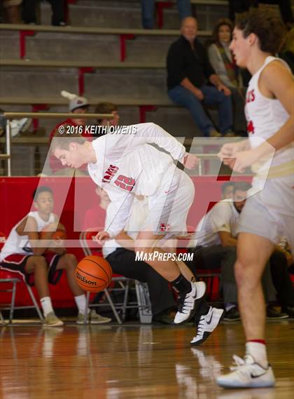 Thumbnail 3 in Paschal @ Marcus photogallery.