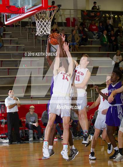 Thumbnail 3 in Paschal @ Marcus photogallery.