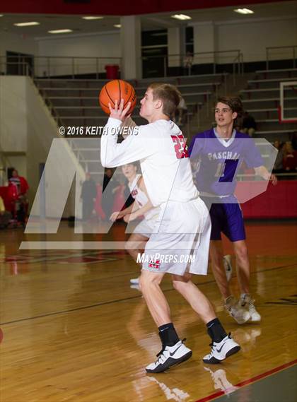 Thumbnail 2 in Paschal @ Marcus photogallery.