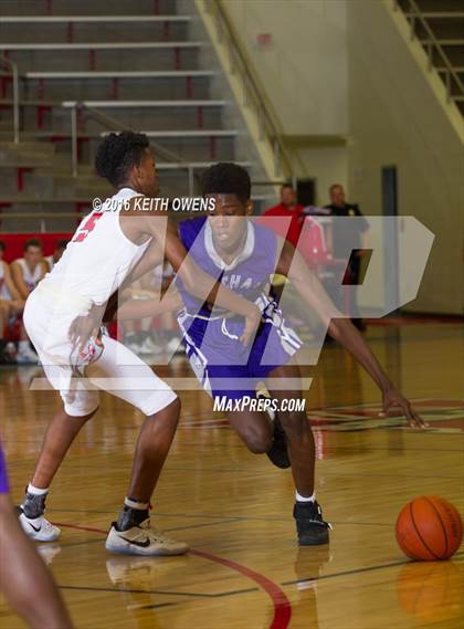 Thumbnail 3 in Paschal @ Marcus photogallery.