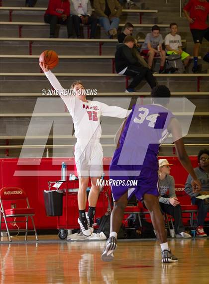 Thumbnail 2 in Paschal @ Marcus photogallery.
