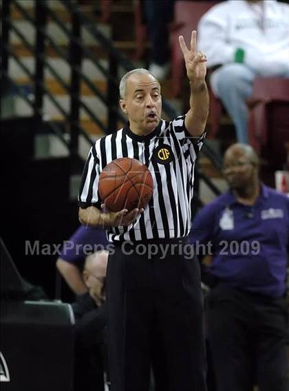 Thumbnail 3 in Inglewood vs. St. Mary's (CIF State D3 Final) photogallery.