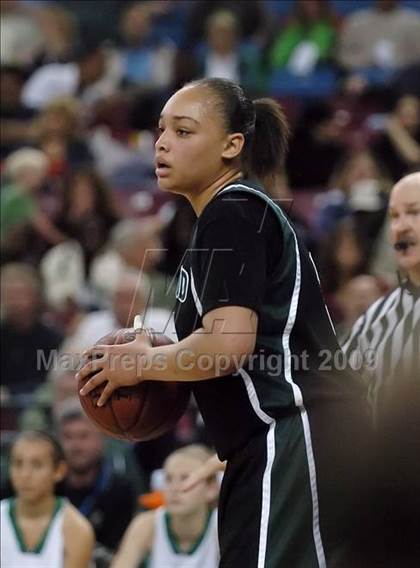 Thumbnail 3 in Inglewood vs. St. Mary's (CIF State D3 Final) photogallery.