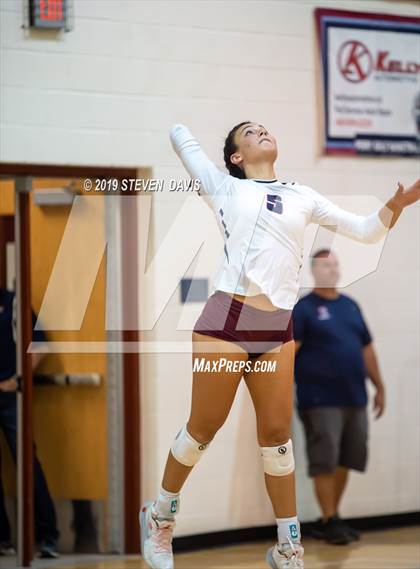 Thumbnail 2 in Desert Vista vs Perry photogallery.