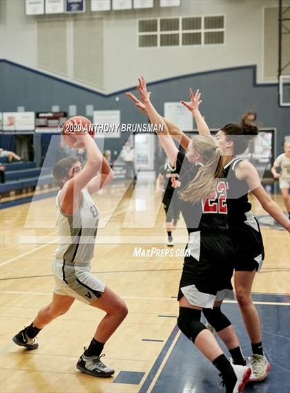 Thumbnail 2 in Vista del Lago vs. Cordova (CIF SJS D2 Playoffs) photogallery.