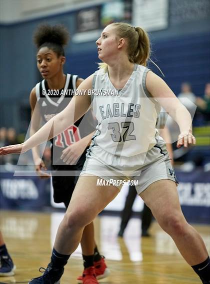 Thumbnail 2 in Vista del Lago vs. Cordova (CIF SJS D2 Playoffs) photogallery.