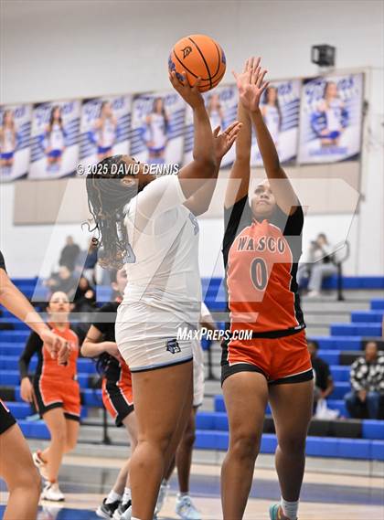 Thumbnail 3 in Wasco vs. South (Thanksgiving Hoopfest) photogallery.
