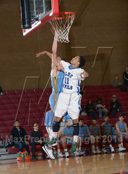 Thumbnail 1 in Center vs. Davis (Common Good Classic) photogallery.