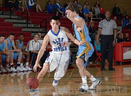 Thumbnail 3 in Center vs. Davis (Common Good Classic) photogallery.