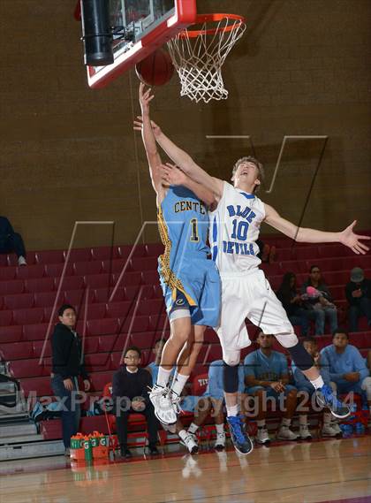 Thumbnail 2 in Center vs. Davis (Common Good Classic) photogallery.