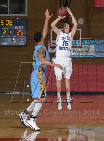 Thumbnail 1 in Center vs. Davis (Common Good Classic) photogallery.