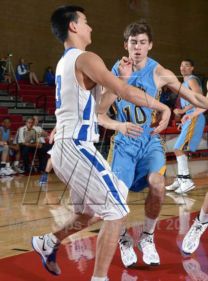 Thumbnail 1 in Center vs. Davis (Common Good Classic) photogallery.