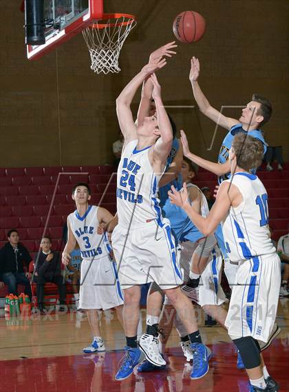 Thumbnail 1 in Center vs. Davis (Common Good Classic) photogallery.