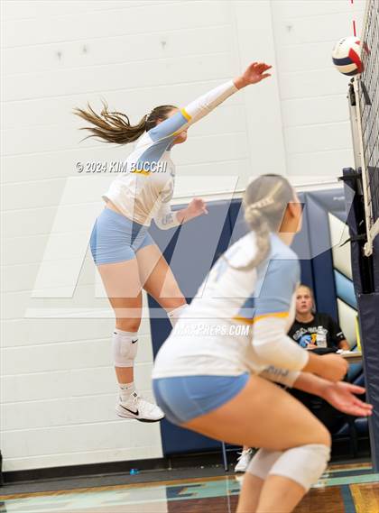 Thumbnail 3 in Oak Glen vs. Cabell Midland (Philip Barbour Tournament) photogallery.