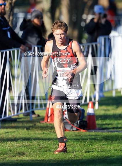 Thumbnail 2 in UIL 3A Boys Cross Country State Final photogallery.