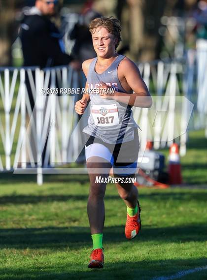 Thumbnail 2 in UIL 3A Boys Cross Country State Final photogallery.