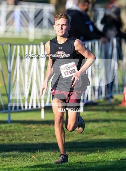 Thumbnail 2 in UIL 3A Boys Cross Country State Final photogallery.