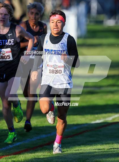 Thumbnail 2 in UIL 3A Boys Cross Country State Final photogallery.