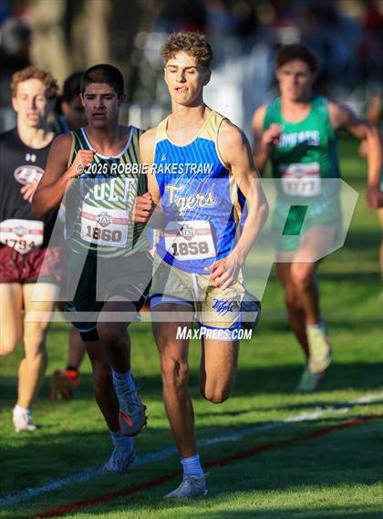 Thumbnail 2 in UIL 3A Boys Cross Country State Final photogallery.