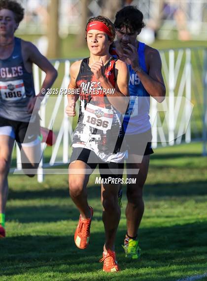 Thumbnail 2 in UIL 3A Boys Cross Country State Final photogallery.