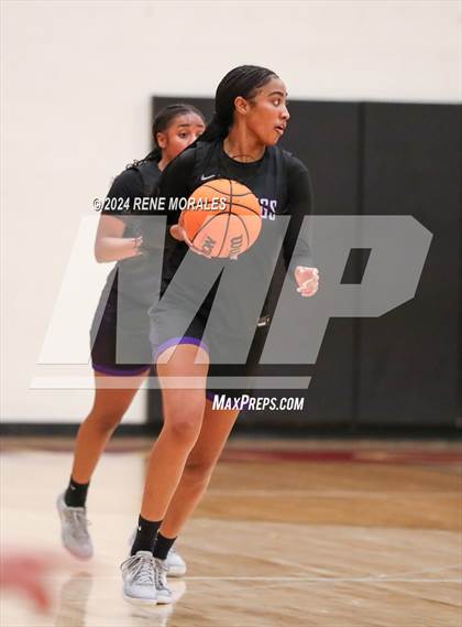Thumbnail 3 in Marlborough vs Granada Hills photogallery.