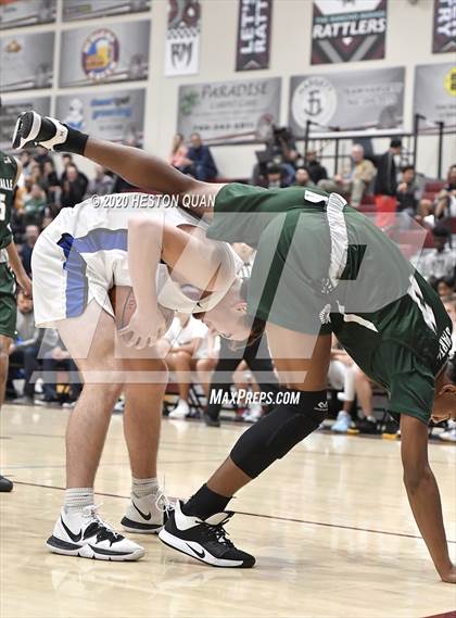 Thumbnail 2 in De La Salle vs. Catalina Foothills (Rancho Mirage Holiday Invitational) photogallery.