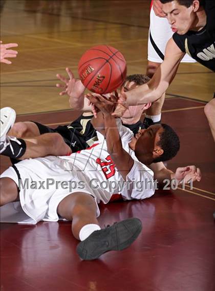 Thumbnail 1 in Oak Park vs. Hart (SFV Invitational) photogallery.