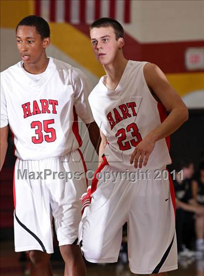 Thumbnail 1 in Oak Park vs. Hart (SFV Invitational) photogallery.