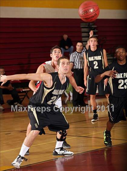Thumbnail 2 in Oak Park vs. Hart (SFV Invitational) photogallery.