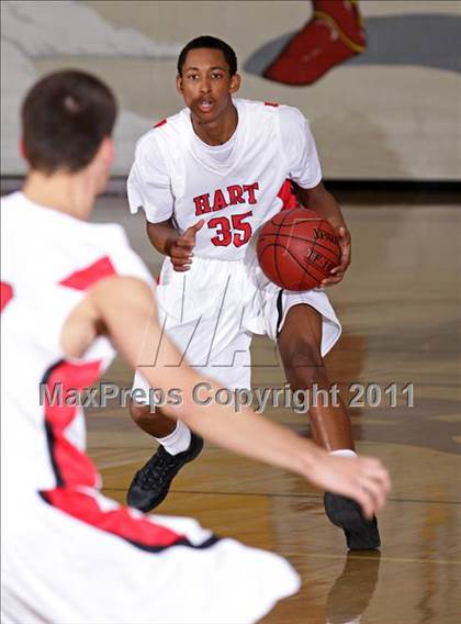 Thumbnail 3 in Oak Park vs. Hart (SFV Invitational) photogallery.