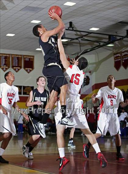 Thumbnail 3 in Oak Park vs. Hart (SFV Invitational) photogallery.