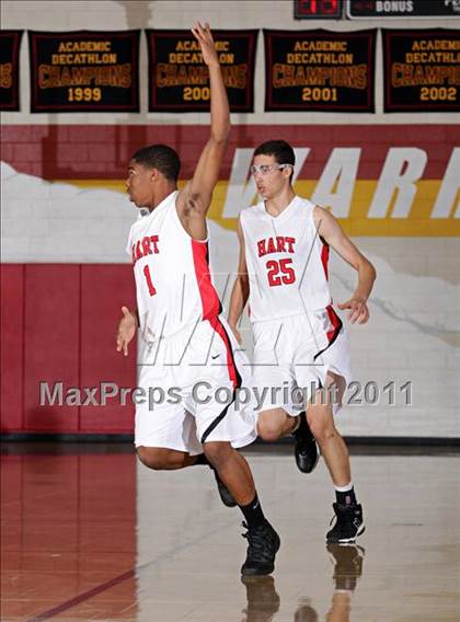 Thumbnail 3 in Oak Park vs. Hart (SFV Invitational) photogallery.