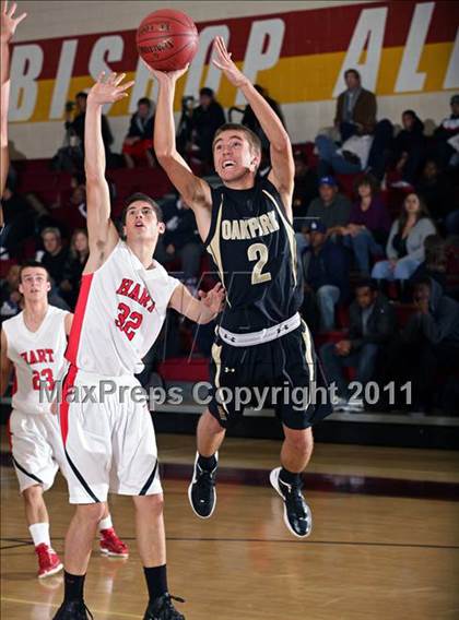 Thumbnail 2 in Oak Park vs. Hart (SFV Invitational) photogallery.