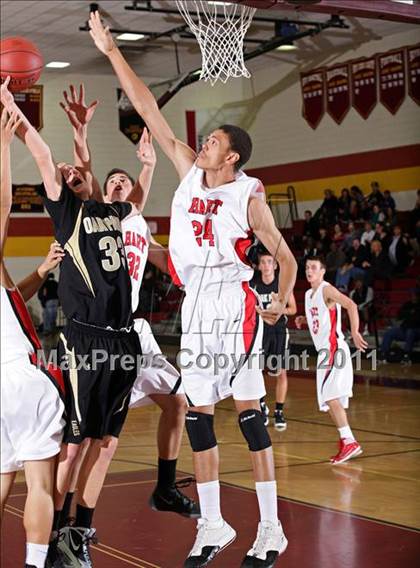Thumbnail 3 in Oak Park vs. Hart (SFV Invitational) photogallery.