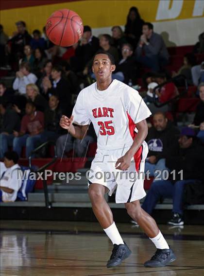 Thumbnail 2 in Oak Park vs. Hart (SFV Invitational) photogallery.