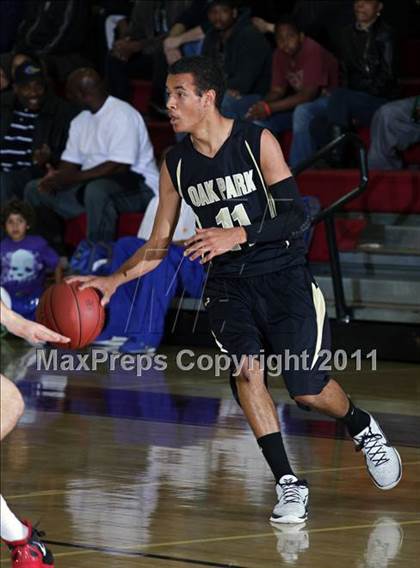 Thumbnail 3 in Oak Park vs. Hart (SFV Invitational) photogallery.