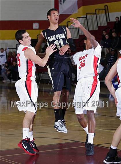 Thumbnail 1 in Oak Park vs. Hart (SFV Invitational) photogallery.