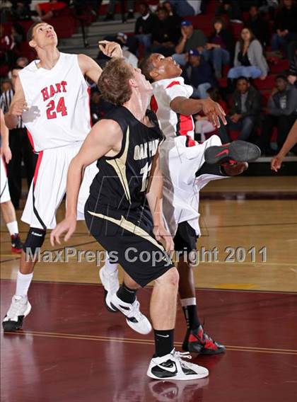 Thumbnail 2 in Oak Park vs. Hart (SFV Invitational) photogallery.