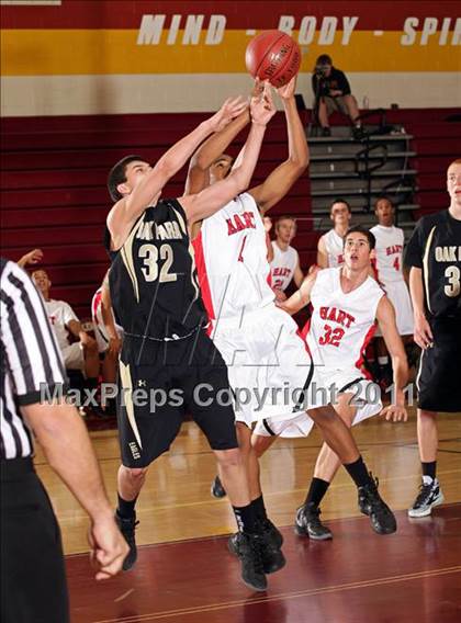 Thumbnail 2 in Oak Park vs. Hart (SFV Invitational) photogallery.