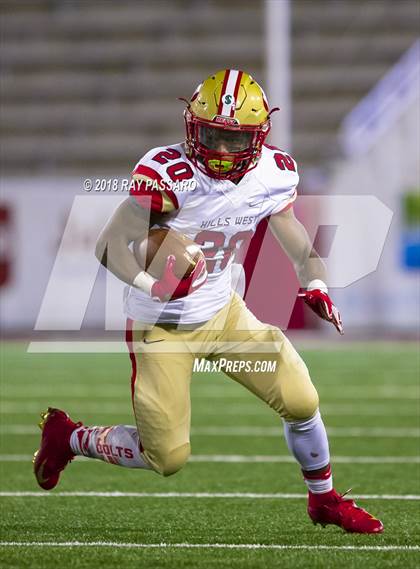 Thumbnail 2 in Westhampton Beach vs. Half Hollow Hills West - Section XI Division III Finals photogallery.