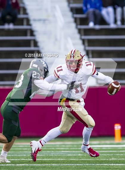 Thumbnail 2 in Westhampton Beach vs. Half Hollow Hills West - Section XI Division III Finals photogallery.