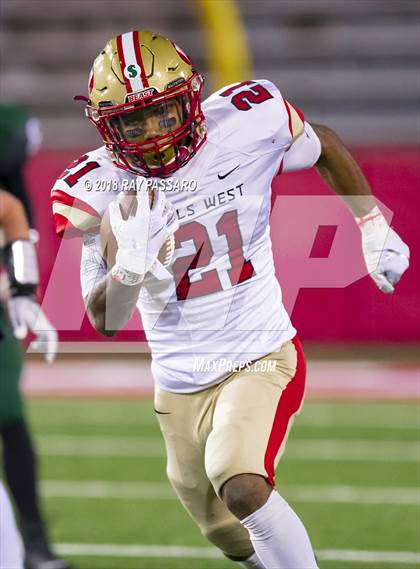 Thumbnail 1 in Westhampton Beach vs. Half Hollow Hills West - Section XI Division III Finals photogallery.