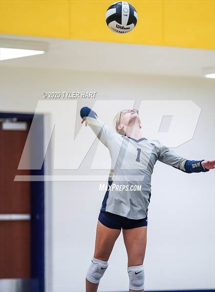 Thumbnail 1 in Decatur Central vs. Terre Haute South Vigo (IHSAA 4A Sectional) photogallery.