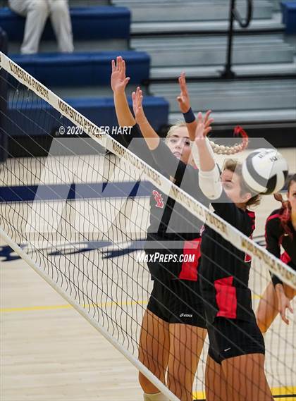 Thumbnail 3 in Decatur Central vs. Terre Haute South Vigo (IHSAA 4A Sectional) photogallery.