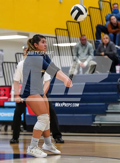 Thumbnail 3 in Decatur Central vs. Terre Haute South Vigo (IHSAA 4A Sectional) photogallery.