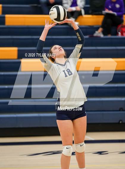 Thumbnail 3 in Decatur Central vs. Terre Haute South Vigo (IHSAA 4A Sectional) photogallery.